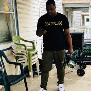 Meet your Posher, Devonte